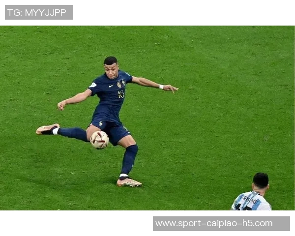 姆巴佩接过法国10号球衣责任普拉蒂尼称其理解重要性 姆巴佩接过法国10号球衣责任普拉蒂尼称其理解重要性